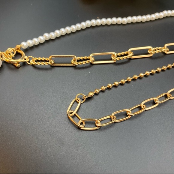 NWOT Elegant Gold and Pearl Necklace - Picture 4 of 6